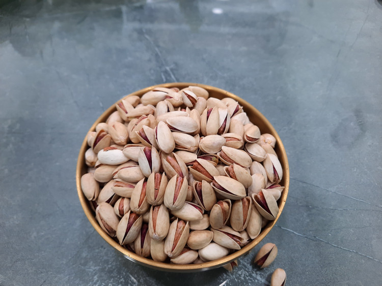 پسته بادامی سایز درشت
